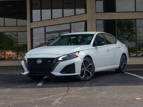Used 2024 Nissan Altima 2.5 SR image 11
