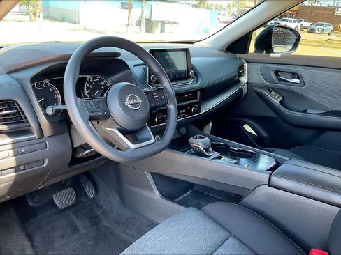 Used 2023 Nissan Rogue SV FWD image 2