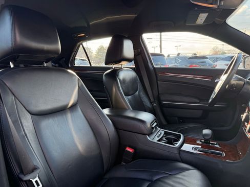 Used 2014 Chrysler 300 image 31