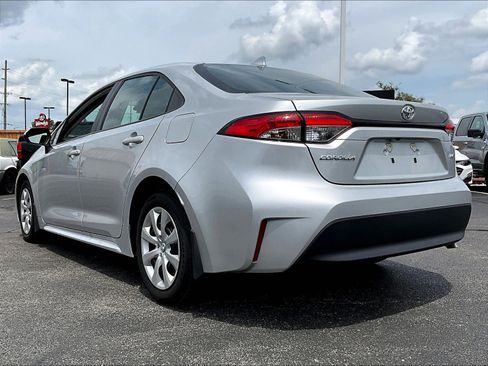 Used 2026 Toyota Corolla LE FWD image 4