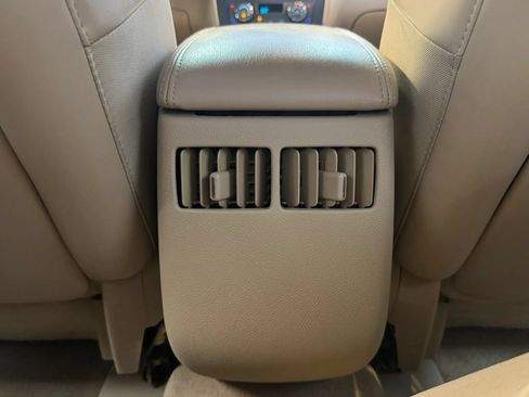 Used 2011 Buick Lucerne CXL FWD image 27