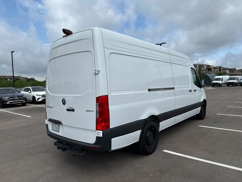 Used 2025 Mercedes-Benz Sprinter 2500 image 3
