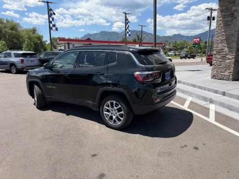 Used 2022 Jeep Compass Latitude AWD/4WD image 9