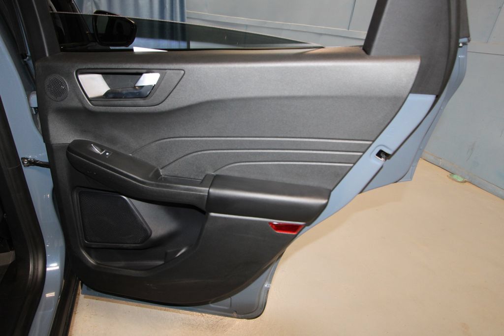 Used 2025 Ford Escape SE w/ PHEV Premium Package FWD image 26