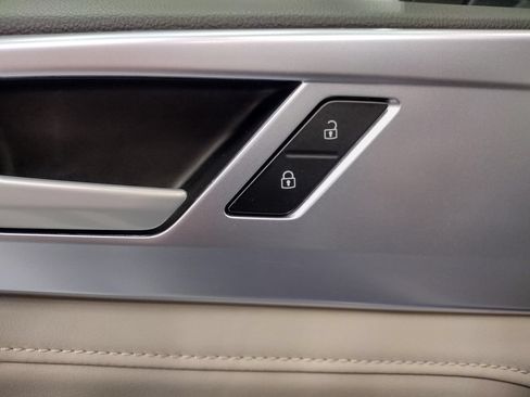 Certified 2025 Volkswagen Taos SE AWD/4WD image 20