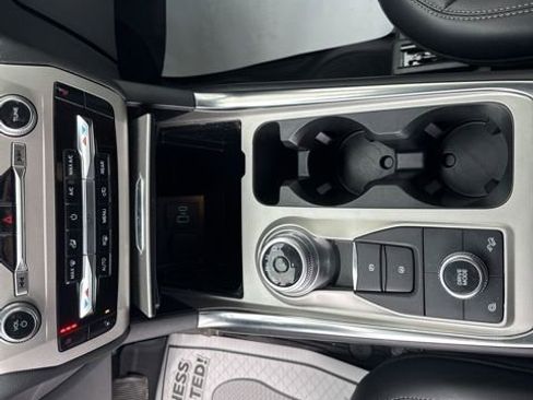 Used 2023 Ford Explorer XLT w/ Equipment Group 202A AWD/4WD image 9