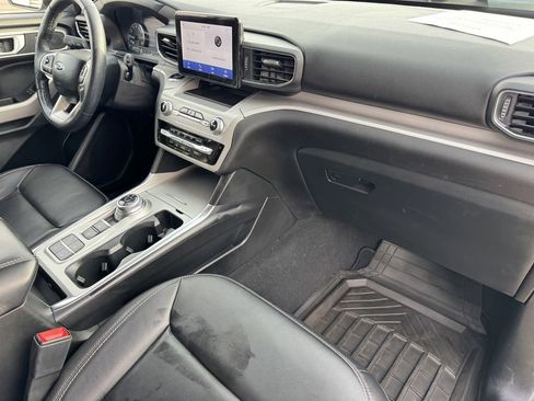 Certified 2023 Ford Explorer XLT w/ Equipment Group 202A image 5