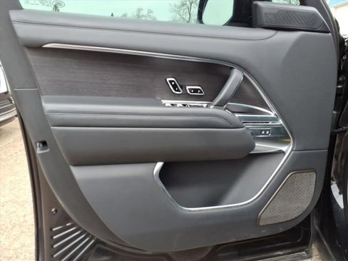 Used 2024 Land Rover Range Rover Long Wheelbase Autobiography image 13