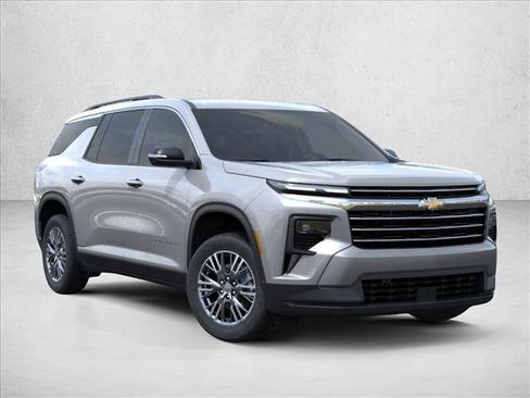 New 2026 Chevrolet Traverse LT image 2