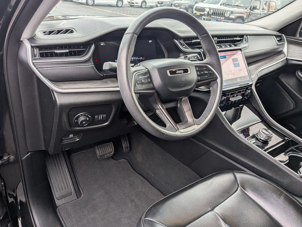 Used 2023 Jeep Grand Cherokee L Limited AWD/4WD image 9