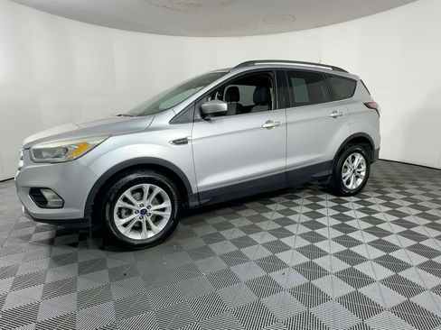 Used 2017 Ford Escape SE w/ Equipment Group 201A image 16