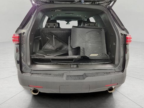 Used 2023 Chevrolet Traverse LT w/ Rear Camera Mirror Package image 15