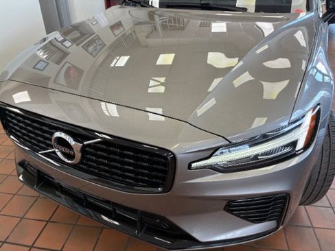 Used 2021 Volvo S60 T8 R-Design Expression image 9