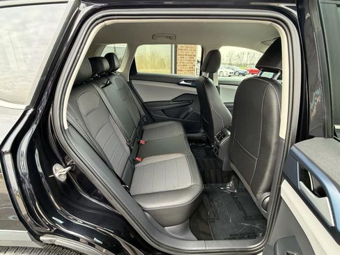 Used 2024 Volkswagen Taos SE FWD image 24