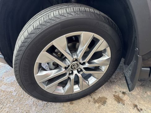 Used 2023 Toyota RAV4 XLE Premium image 4