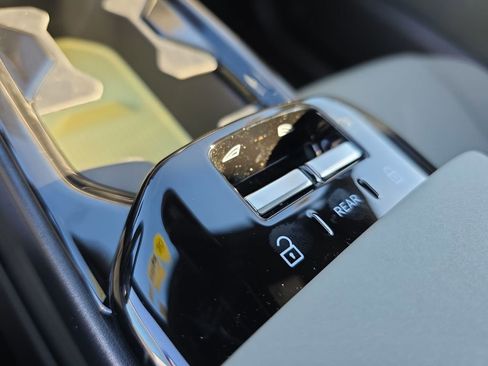 New 2025 Volvo EX30 Plus w/ Protection Package Premier image 38