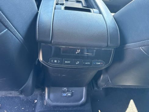 Used 2022 Toyota Highlander XLE FWD image 14