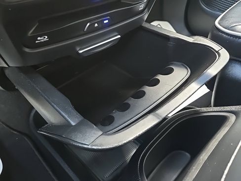 Used 2020 Chrysler Pacifica Limited w/ Advanced Safetytec Group image 66