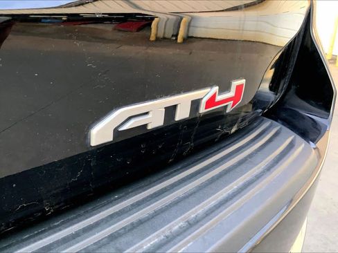 Used 2025 GMC Yukon XL AT4 AWD/4WD image 9
