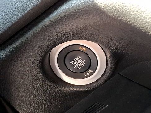 Used 2025 Chrysler Pacifica Select FWD image 22
