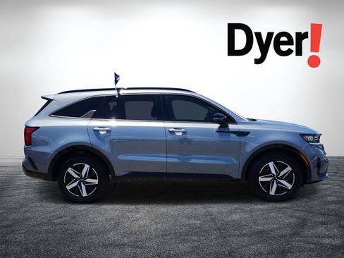 Certified 2023 Kia Sorento S w/ Panoramic Sunroof Package FWD image 2