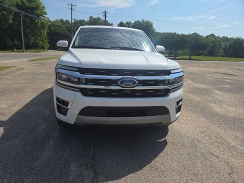 Used 2024 Ford Expedition Limited RWD image 2