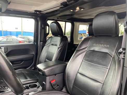 Used 2020 Jeep Wrangler Unlimited Sahara w/ Dual Top Group AWD/4WD image 11