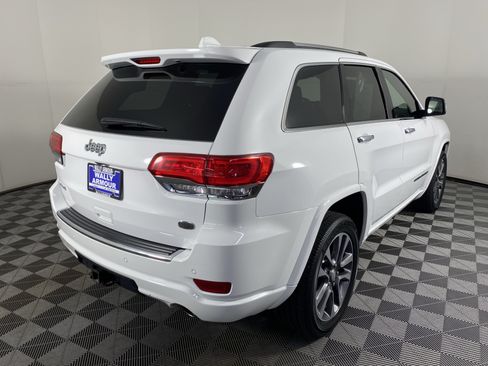 Used 2018 Jeep Grand Cherokee Overland AWD/4WD image 9