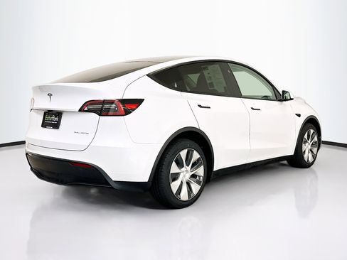 Used 2023 Tesla Model Y Long Range image 9