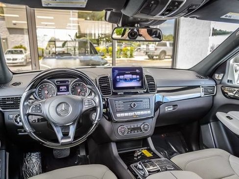 Used 2018 Mercedes-Benz GLS 550 4MATIC image 30