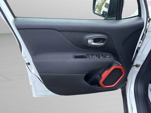 Used 2019 Jeep Renegade Sport image 13