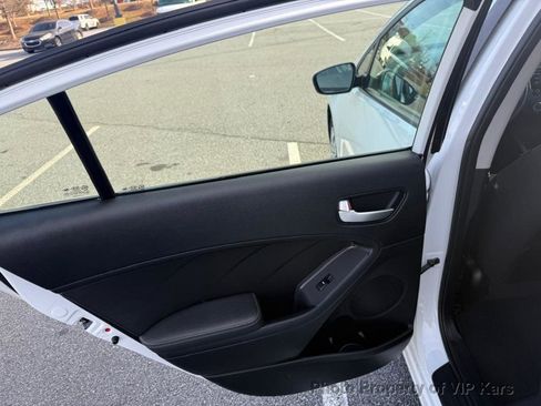 Used 2018 Kia Forte LX image 15