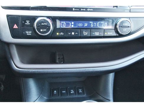 Used 2018 Toyota Highlander XLE AWD/4WD image 26