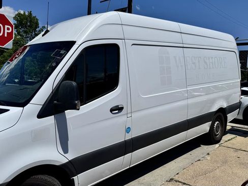 Used 2021 Mercedes-Benz Sprinter 2500 w/ Driver Convenience Package image 3