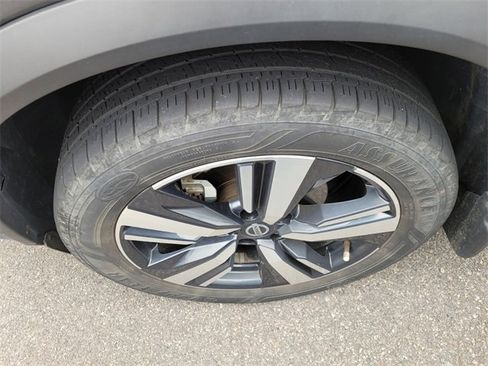 Used 2021 Nissan Rogue SL image 3