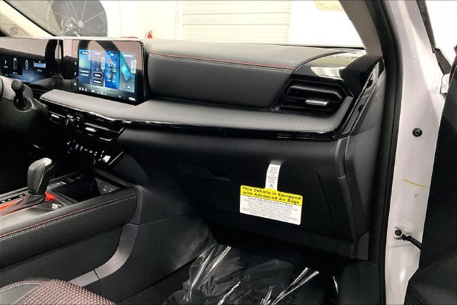 New 2026 Nissan Kicks SR w/ Cold Weather Package FWD image 33