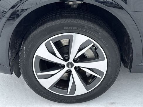 Used 2024 Audi Q8 e-tron Premium Plus w/ Premium Plus Package image 23