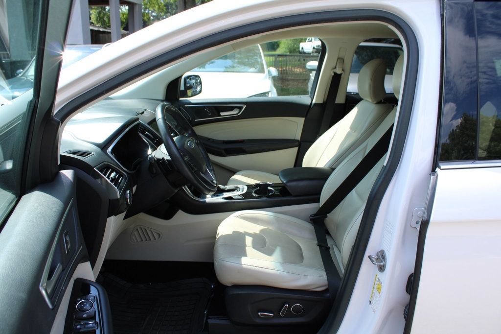 Used 2018 Ford Edge Titanium w/ Technology Package FWD image 13