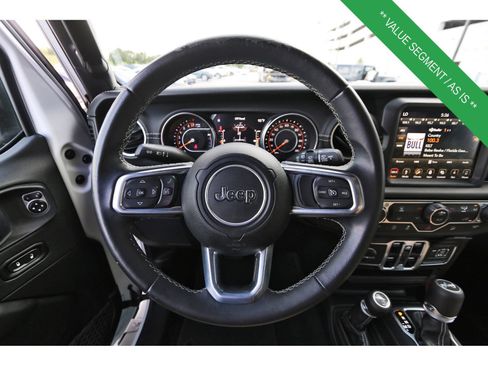 Used 2018 Jeep Wrangler Unlimited Sahara AWD/4WD image 17