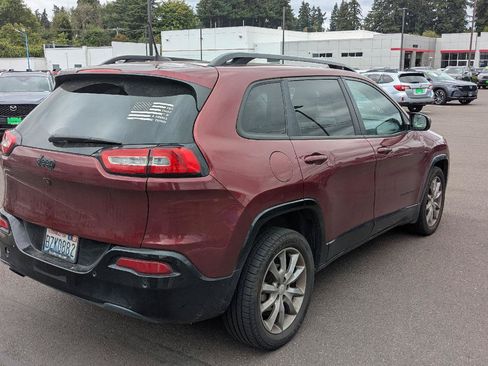 Used 2018 Jeep Cherokee Latitude FWD image 3