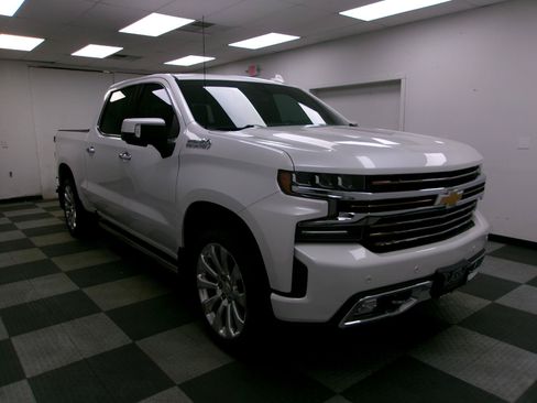 Used 2019 Chevrolet Silverado 1500 High Country w/ Technology Package AWD/4WD image 16