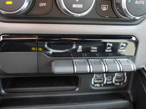 Used 2023 RAM 1500 Big Horn AWD/4WD image 29