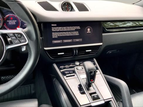Used 2022 Porsche Cayenne AWD/4WD image 7