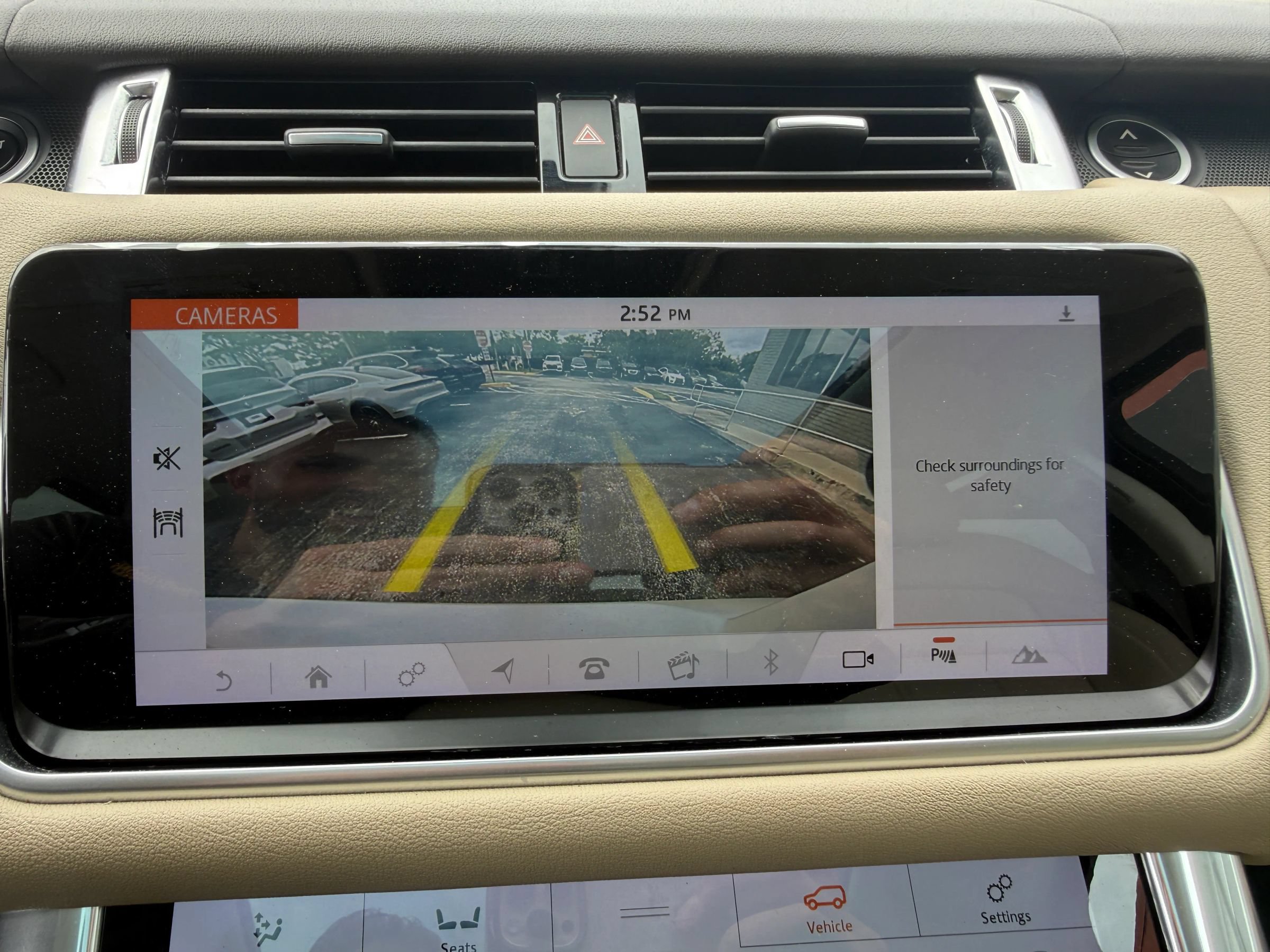 Used 2018 Land Rover Range Rover Sport SE AWD/4WD image 33