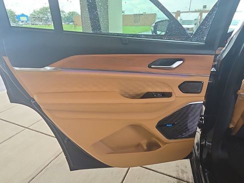 Used 2023 Jeep Grand Cherokee L Summit AWD/4WD image 18