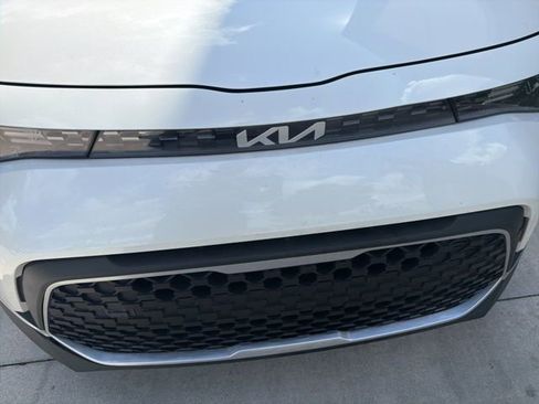 Used 2023 Kia Soul LX image 5