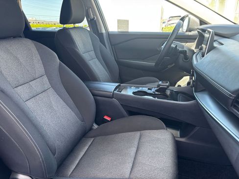 Used 2025 Nissan Rogue SV FWD image 38