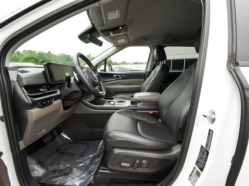 Used 2026 Kia Carnival LXS FWD image 33