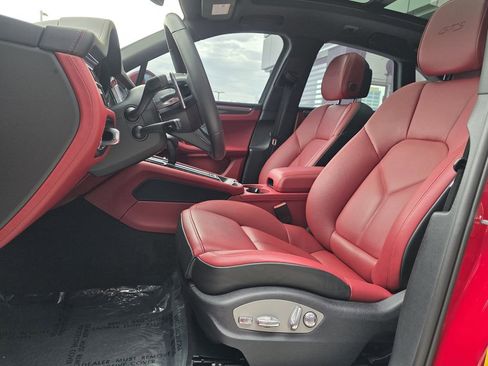 Certified 2025 Porsche Macan GTS AWD/4WD image 16