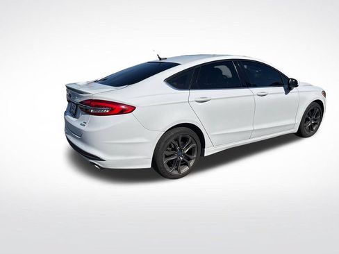 Used 2018 Ford Fusion SE w/ Equipment Group 201A FWD image 5